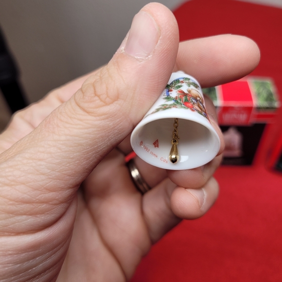 Vintage Hallmark keepsake porcelain thimble bells 1990, 1992 - Picture 4 of 7